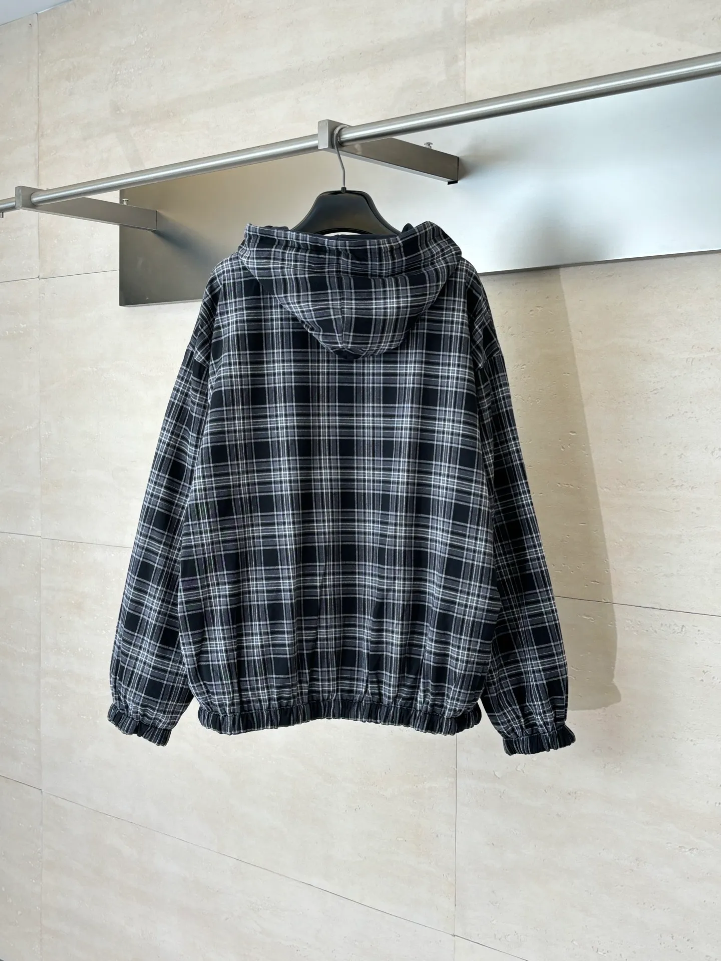 Balenciag*/ Black White ， Retro ； Navy Blue ， Retro ， 。 ： Navy Blue / ， ， ， Retro ， Breathable ； ， ， 。 Size：S/M/L